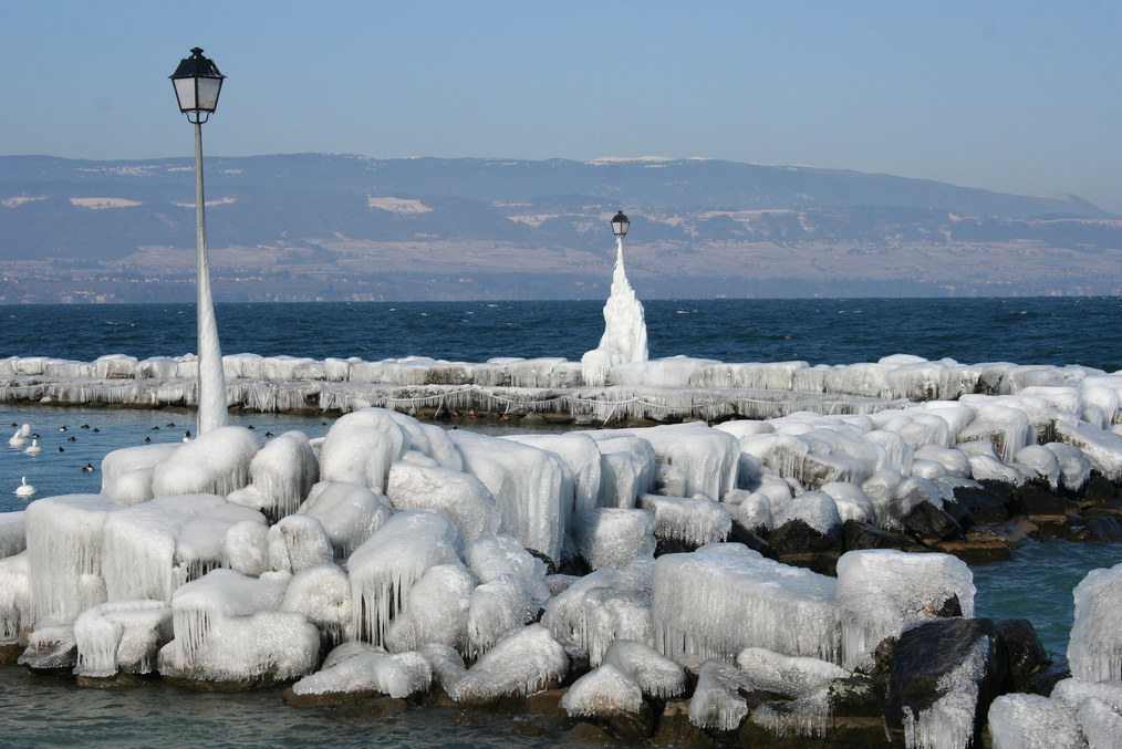 Le lac Léman gelé