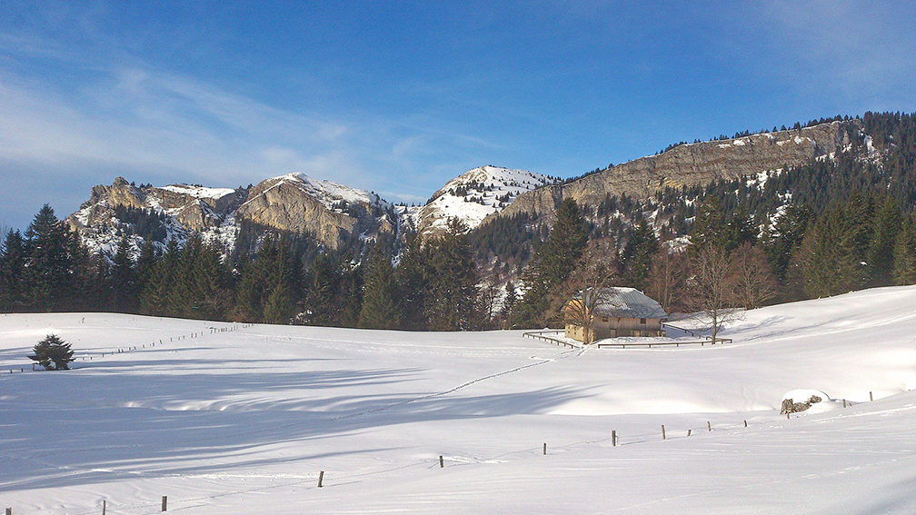 Une ferme l'hiver